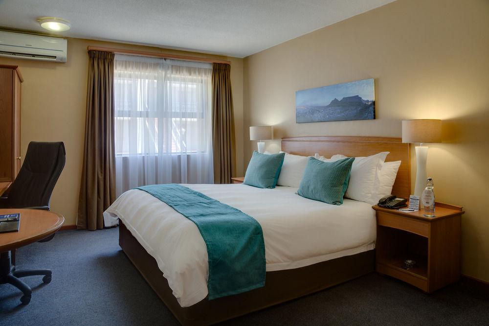 Protea Hotel By Marriott Cape Town Tyger Valley Bellville Esterno foto