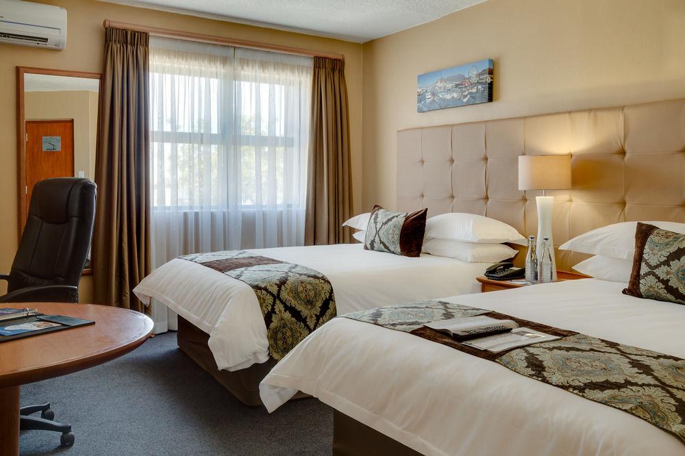 Protea Hotel By Marriott Cape Town Tyger Valley Bellville Esterno foto