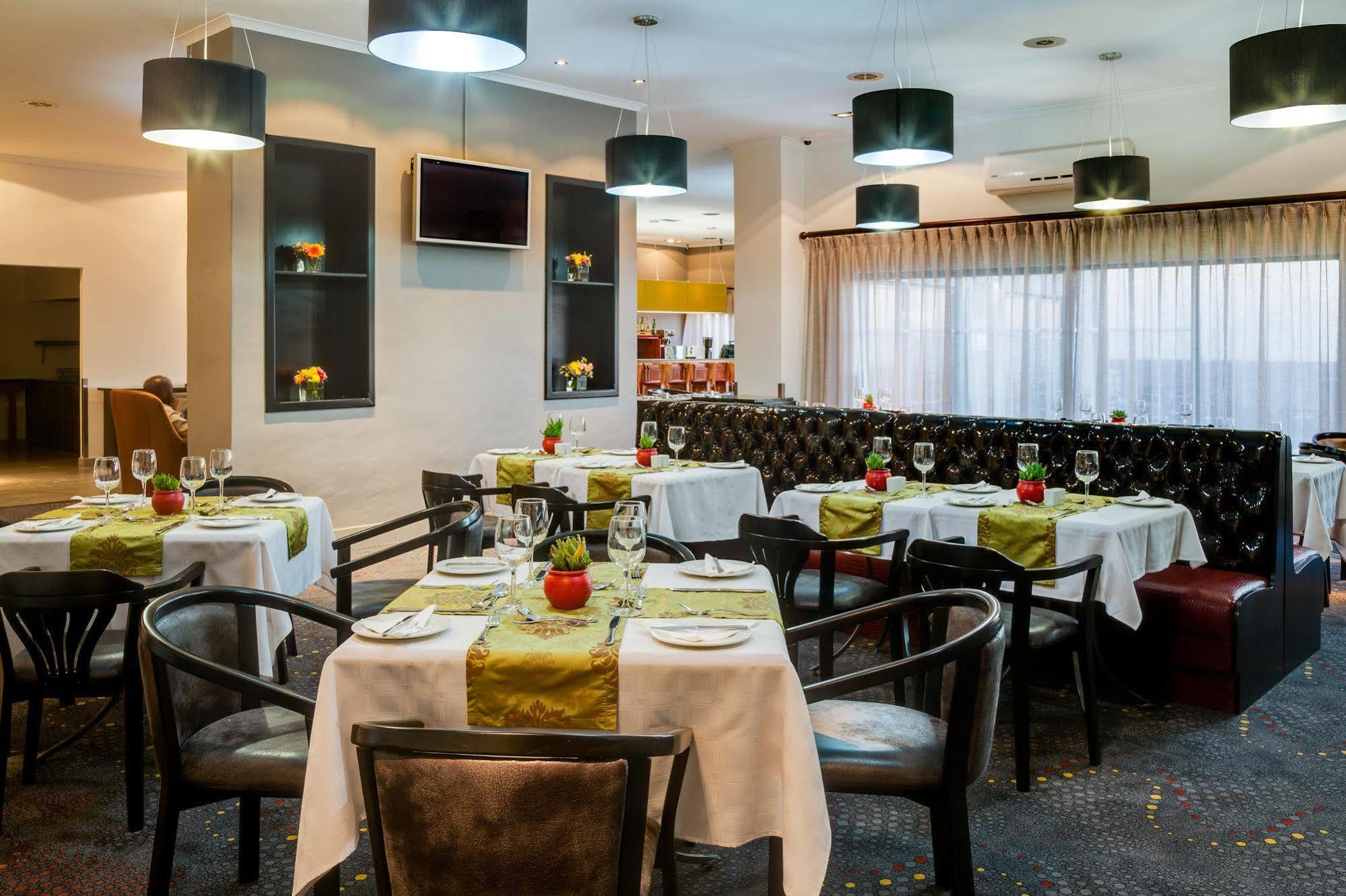 Protea Hotel By Marriott Cape Town Tyger Valley Bellville Esterno foto