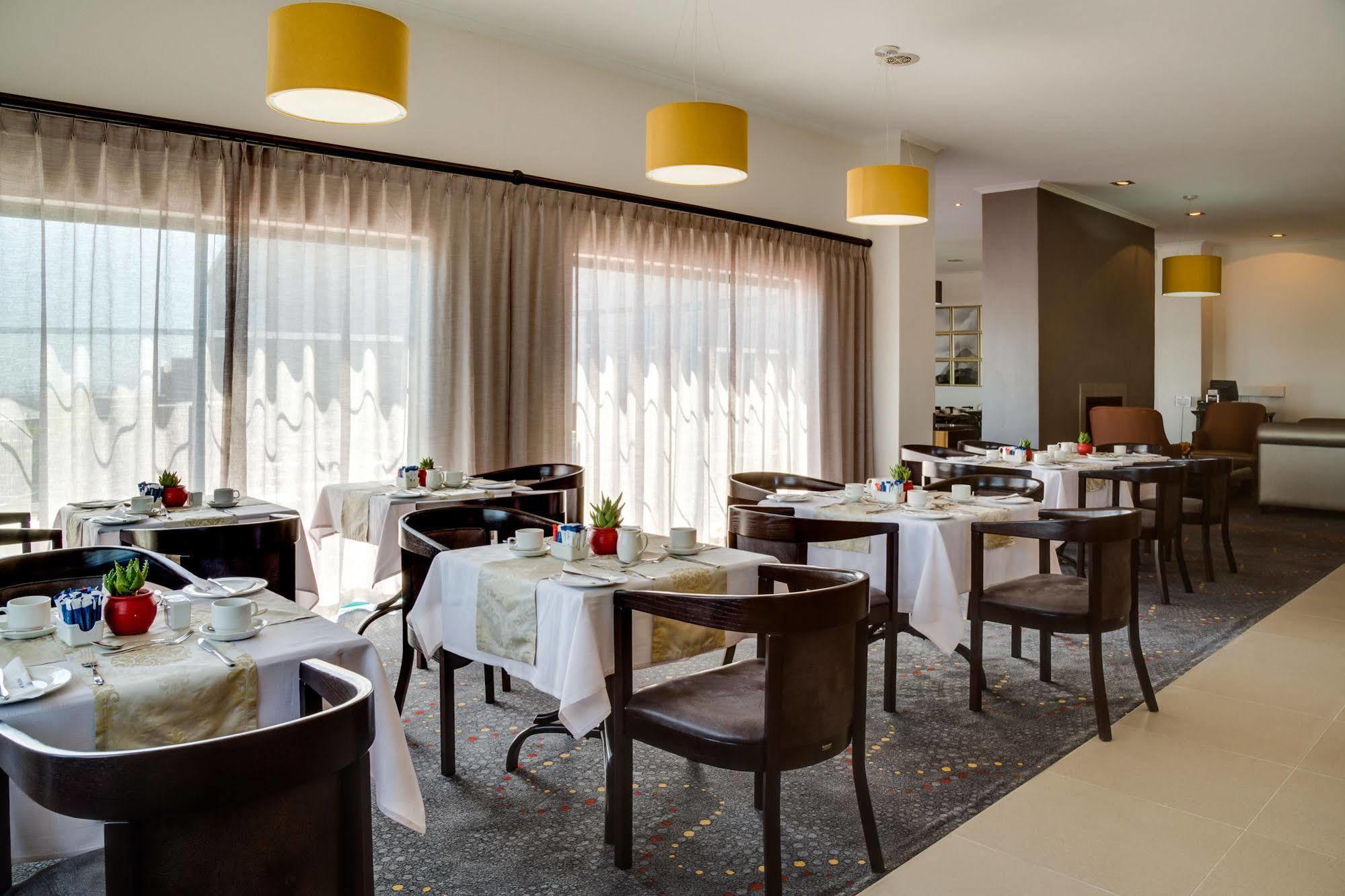 Protea Hotel By Marriott Cape Town Tyger Valley Bellville Esterno foto